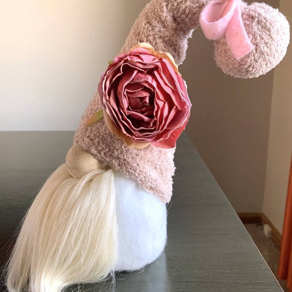 12 1/2" Lavender Flower or Pink Rose Spring Floral Wood Nose Plush Gnome New - Picture 10 of 12
